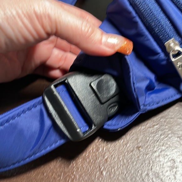 Travelon Anti Theft Slim Waist Pack - Picture 5 of 9